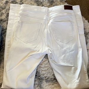 hollister jeans size 5L. size 27. Length is 32.